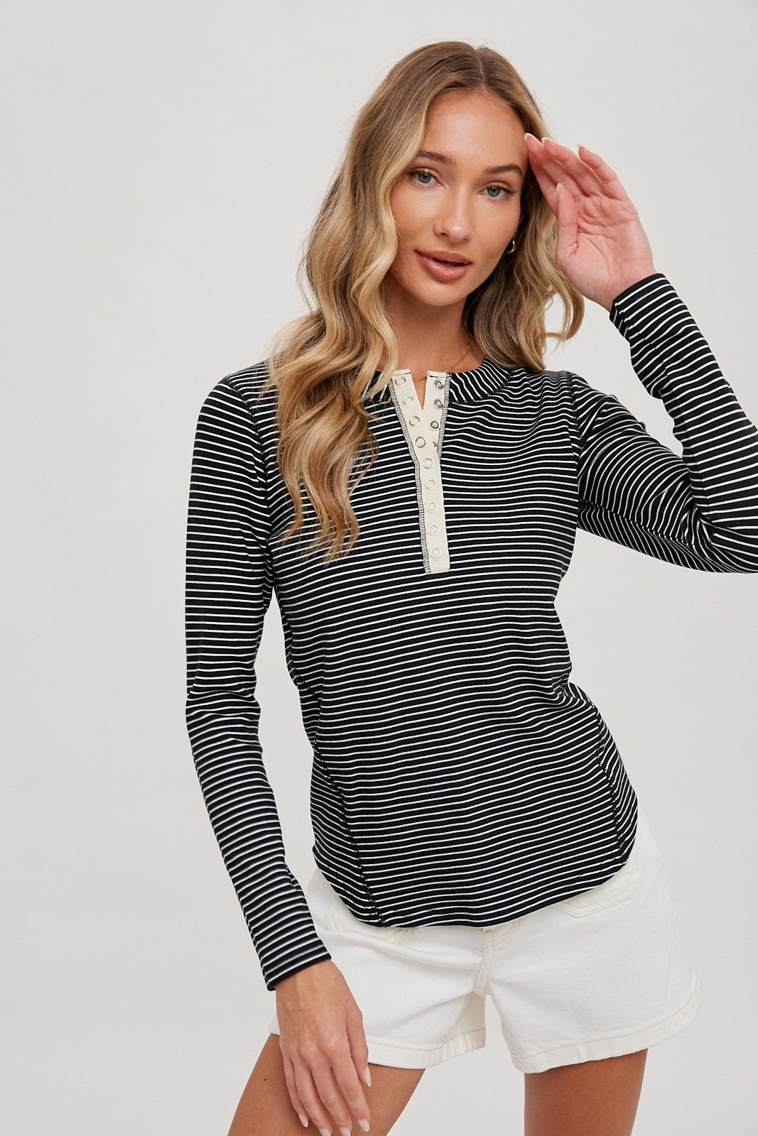 HENLEY SNAP FRONT T