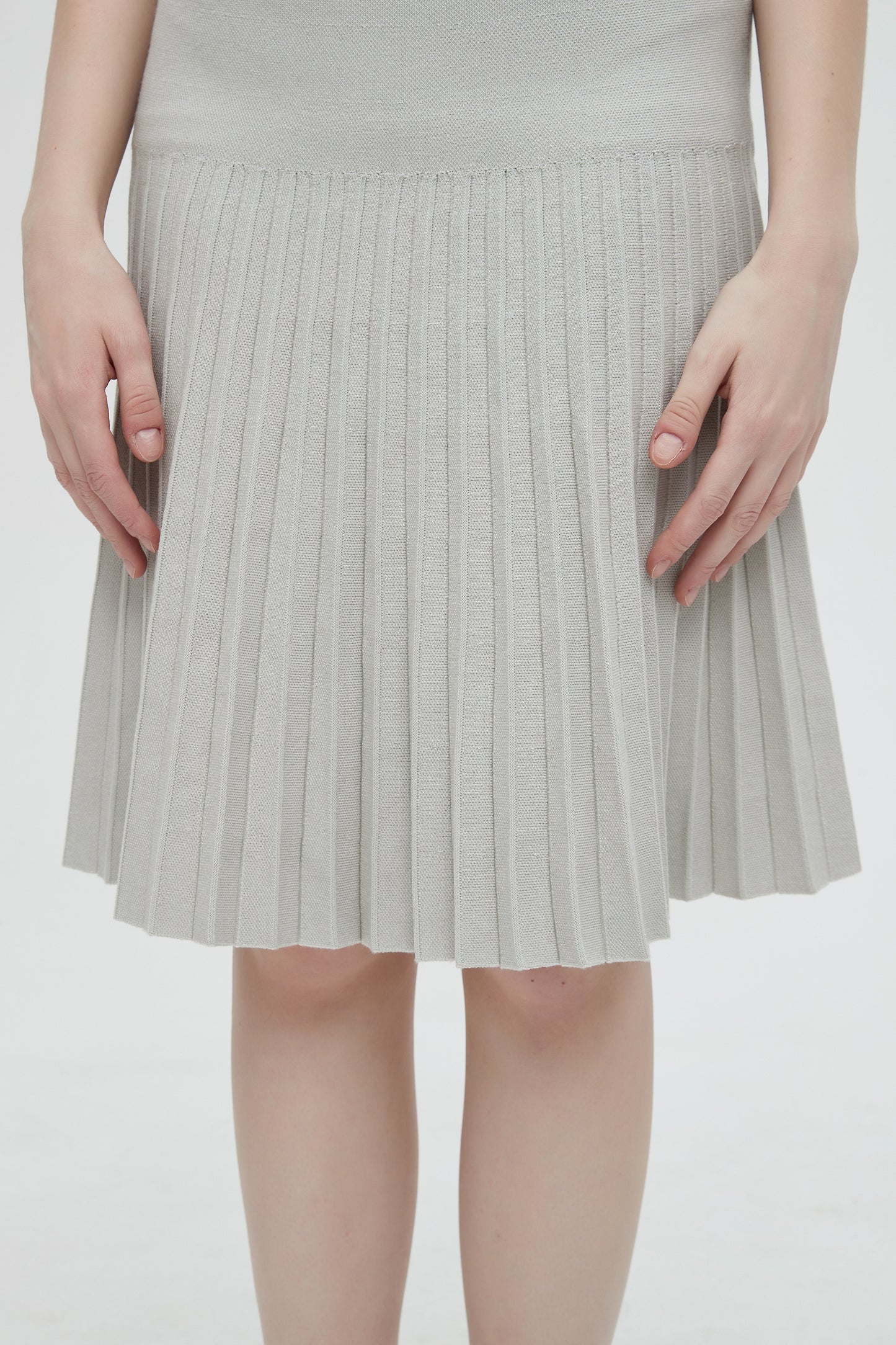 MM YEAR ROUND PLEATED - HEATHER GREY