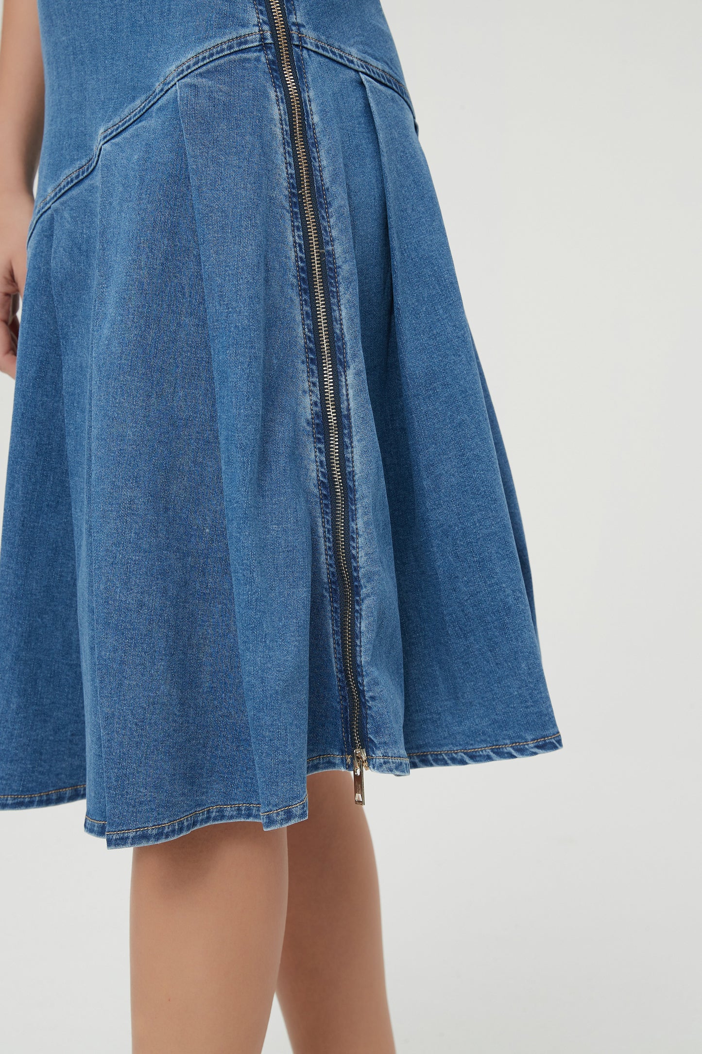 HALF PLEAT JEAN SKIRT byMM - BLUE DENIM