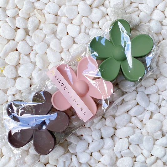Daisy Days Hair Claw Set: Blush Olive