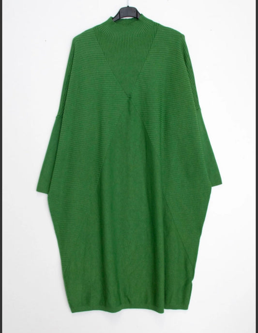 OVERSIZED KNITTED DRESS WITH DETAIL