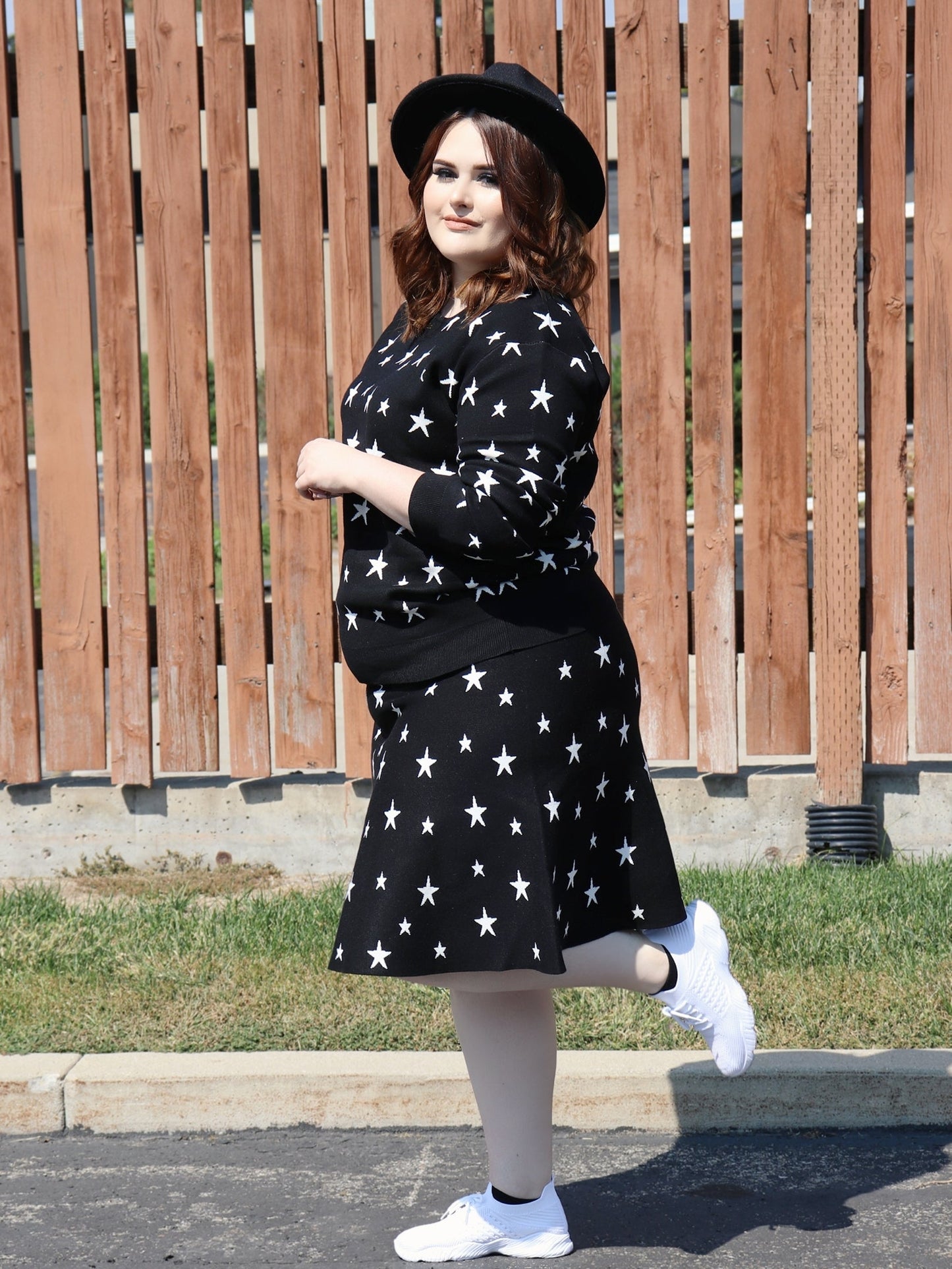 MM PURPLE LABEL - YR RND BLACK & WHITE STARS (PLUS SIZE)
