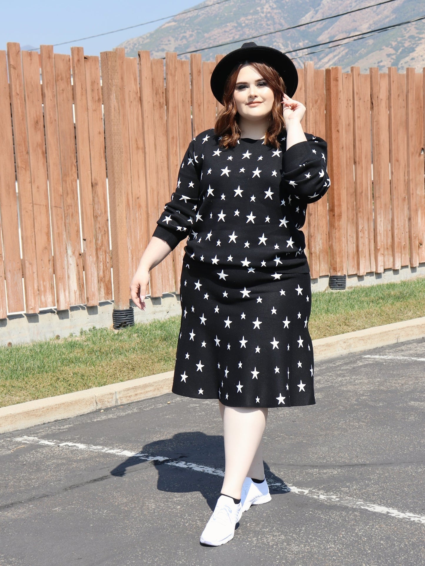 MM PURPLE LABEL - YR RND BLACK & WHITE STARS (PLUS SIZE)