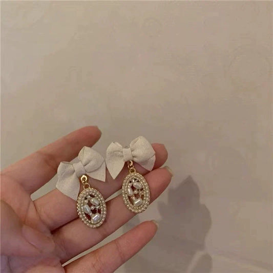PARIS BOW EARRINGS