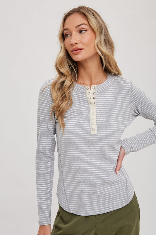 HENLEY SNAP FRONT T