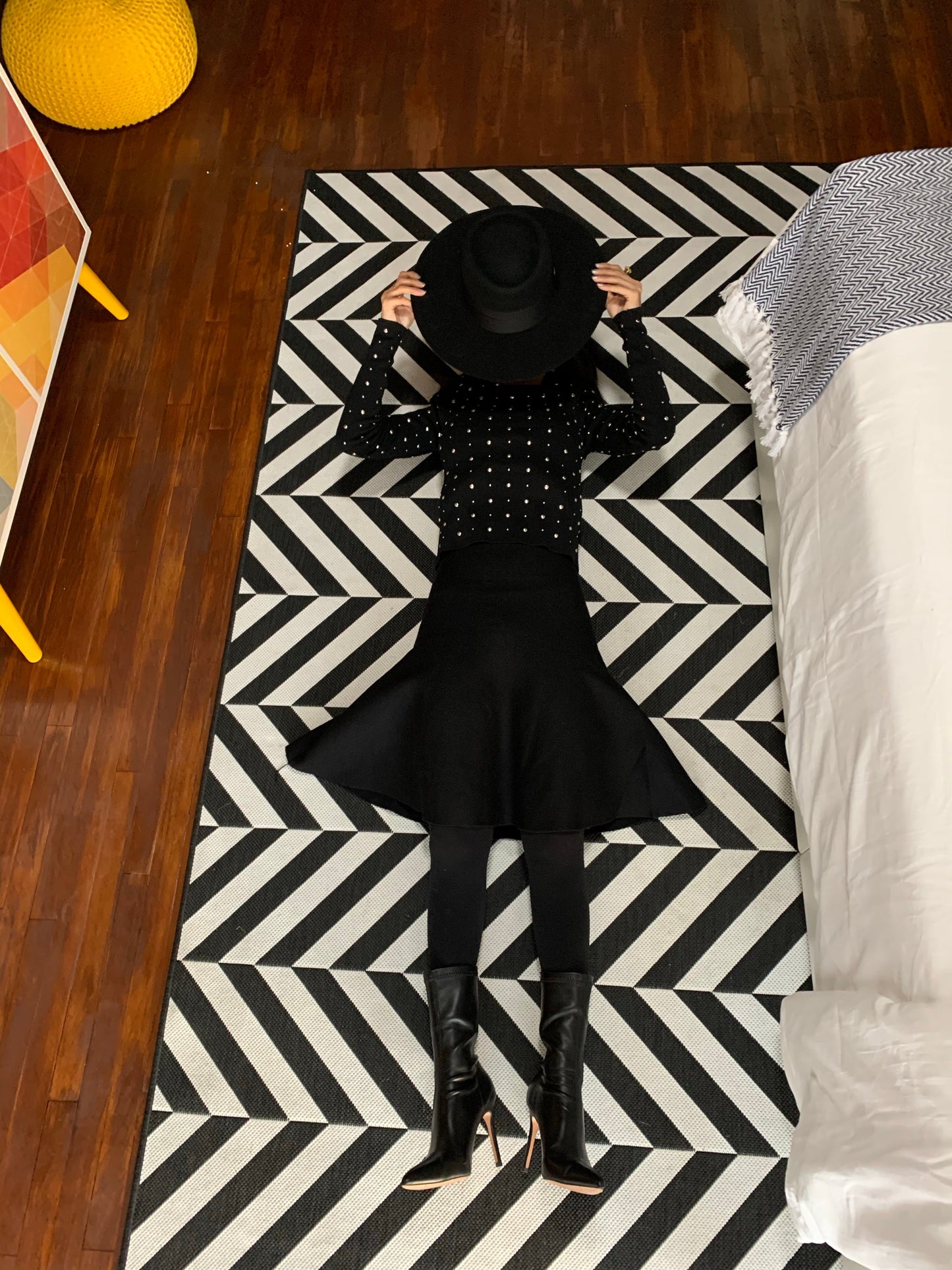 AMAZING  MM SKIRT - YEAR ROUND BLACK