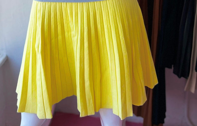 MM YEAR ROUND PLEATED - CANARY YELLOW