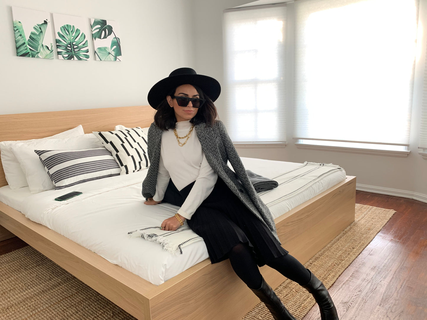 MM YEAR ROUND PLEATED - BLACK