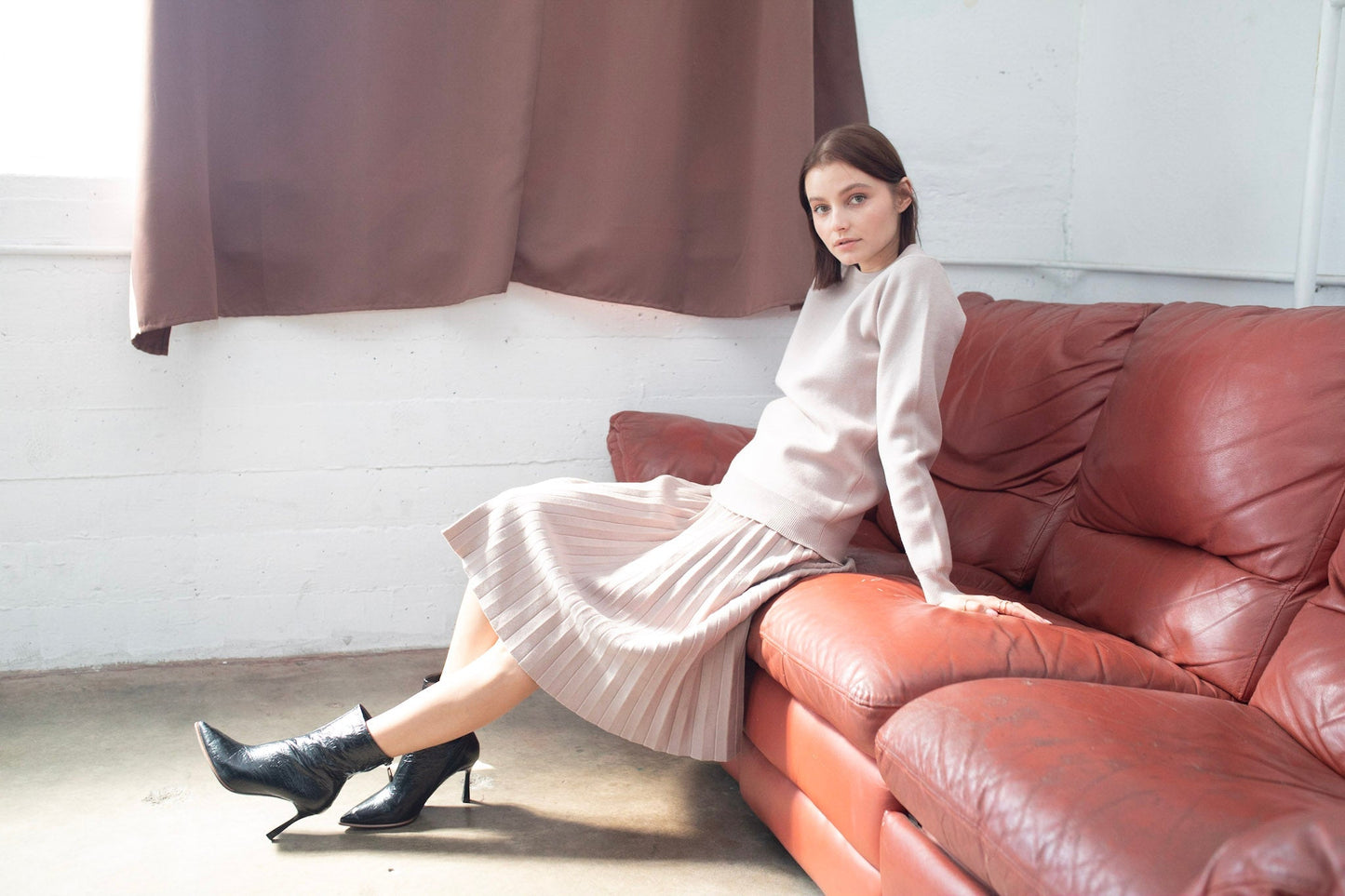 MM YEAR ROUND PLEATED - TAUPE