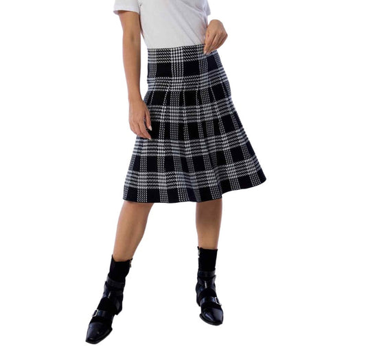 AMAZING MM SKIRT - YEAR ROUND BLACK PLAID
